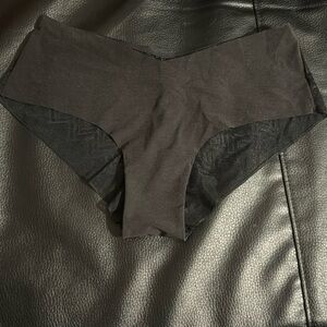 Victoria Secret Black Cheeky Size:Small Condition: New, tag attached